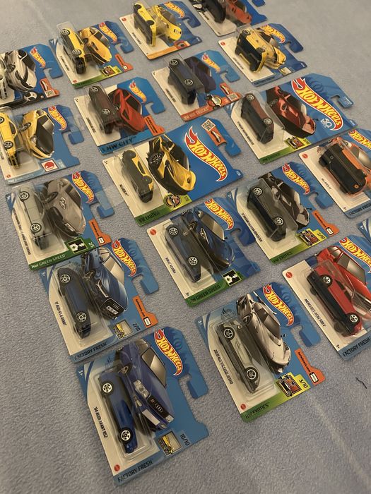 Carros Hotwheels nissan lamborghini aston martin mercedes audi bmw