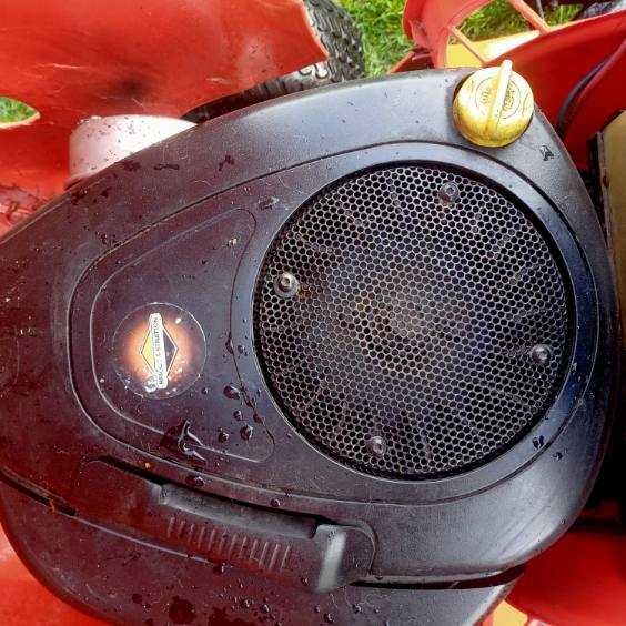 Traktorek kosiarka Dolmar TM-102.17 H – hydrostat, 17 KM, kosz