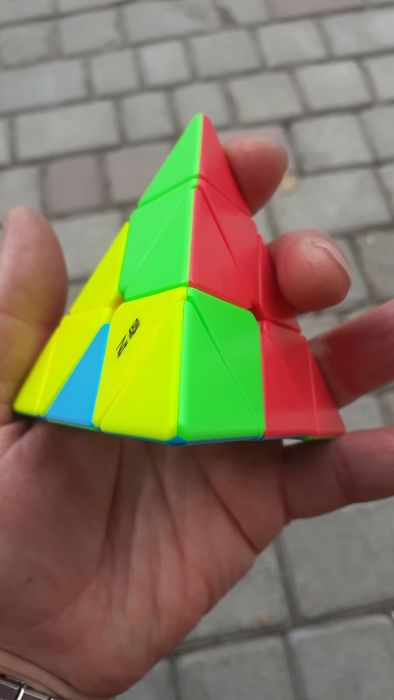 Магнитная пирамидка головоломка Qiyi MS Pyraminx без наклеек.9,5*9,5см
