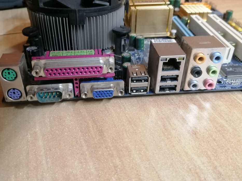 Płyta główna GIGABYTE GA-945GCMX-S2 FSB 1066 + 2 GB Pamięci (2 x 1 GB)