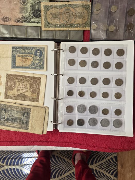 8 klaserów   banknotów  i bilonu pus srebrne