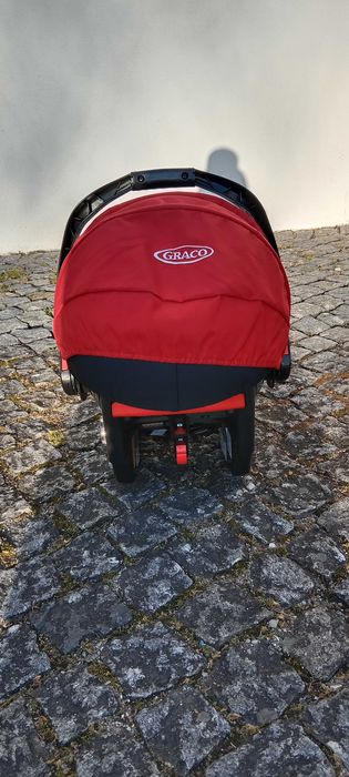 Carrinho de bebé com baby coq