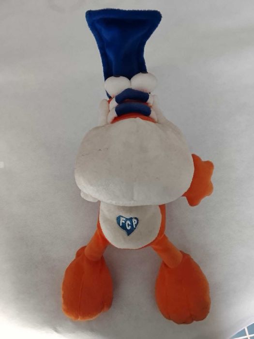 Boneco Dragão do FC Porto.
