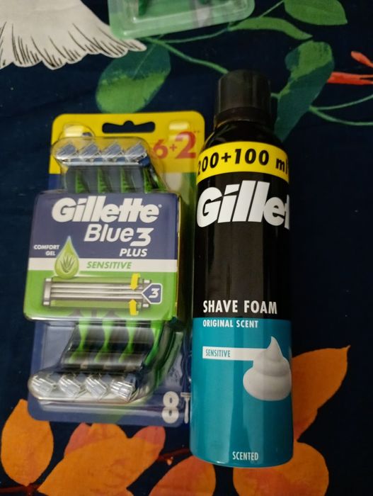 Zestaw do golenia Gillette pianka 300ml maszynki blues plus sensitive