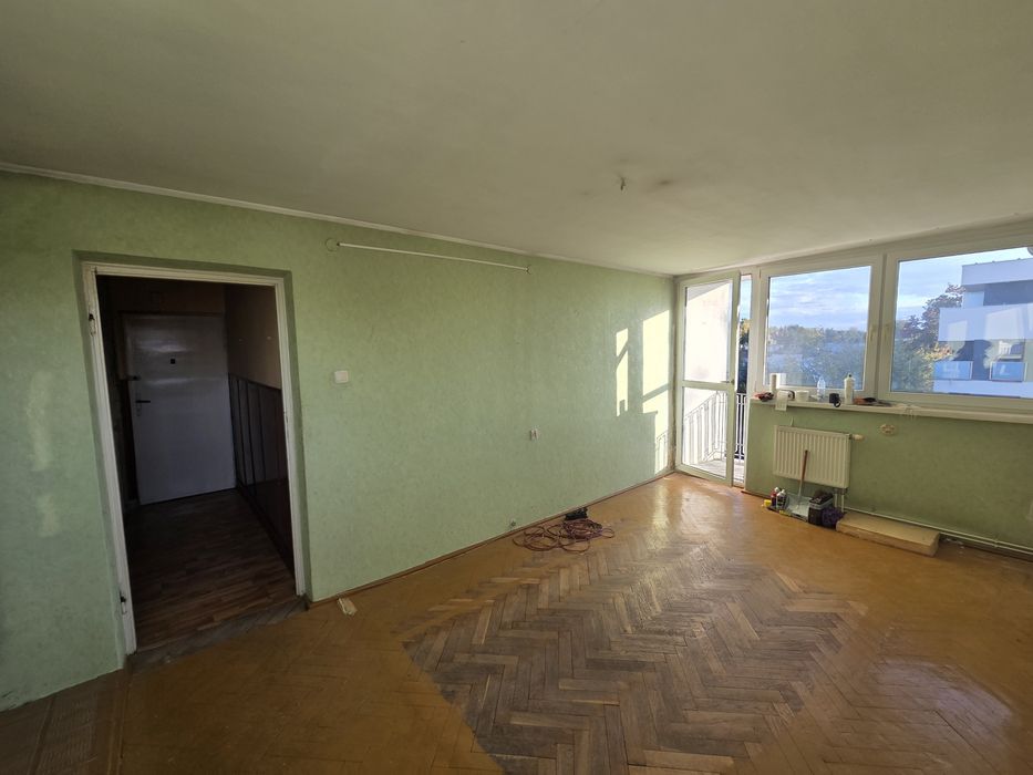 Rozkładowe 43 M2, 2 pokoje z balkonem do remontu, Parking za szlabanem, topowa lokalizacja, CENTRUM UL. Długa, tramwaj, PKP