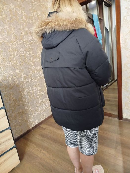 Продам зимову теплу курточку нова