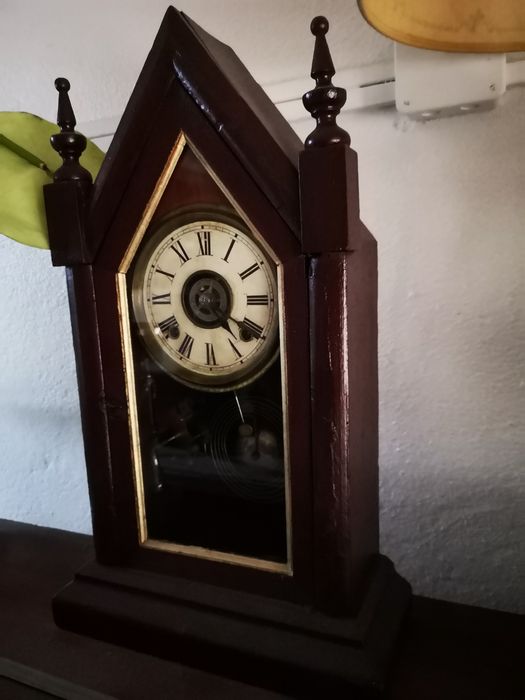 Relógio de capela antigo