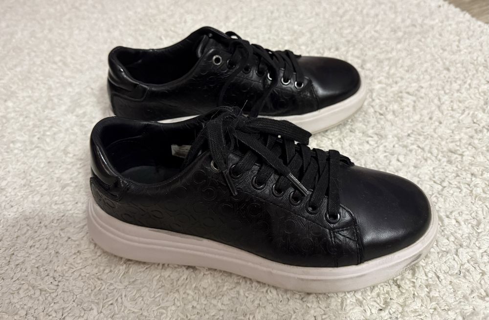 жіночі кросівки calvin klein