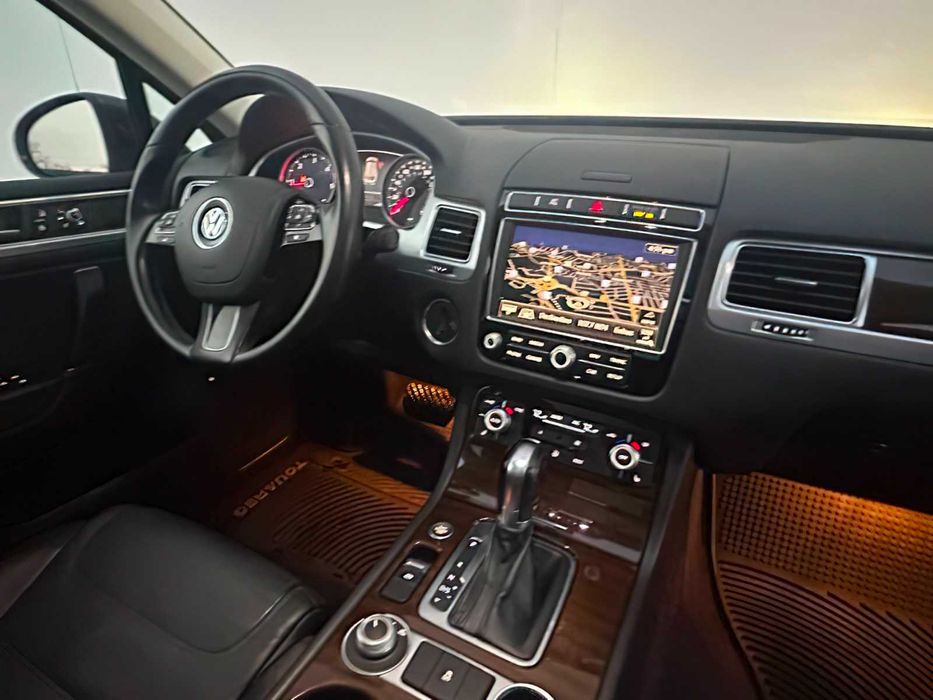 Volkswagen Touareg Lux      2015