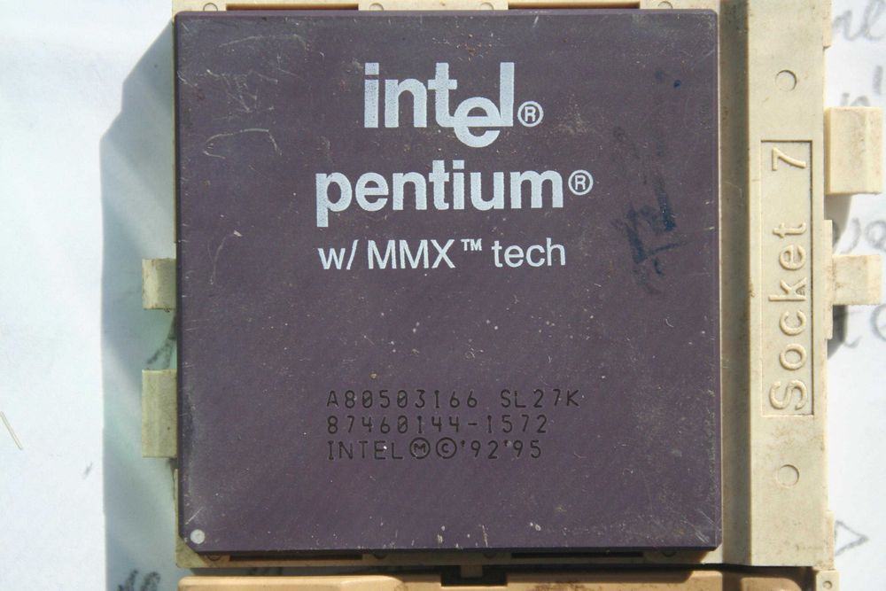 Лот ретро-процессоров (8 шт): 486, Pentium MMX, Cyrix 6x86 и др.