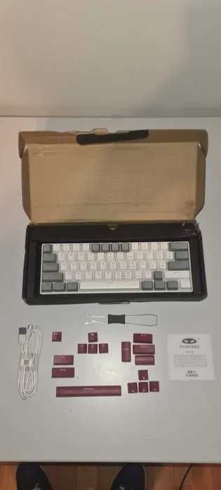 Teclado Mecânico compacto com RED Switches Novo na caixa
