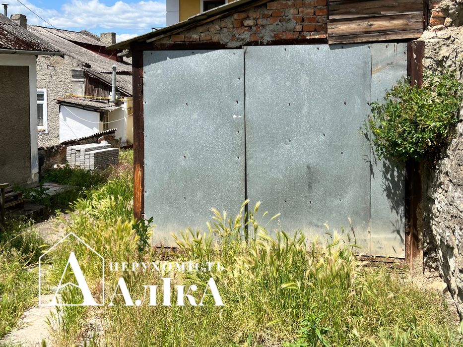 Продам квартиру з гаражем та времянкою в Старому місті