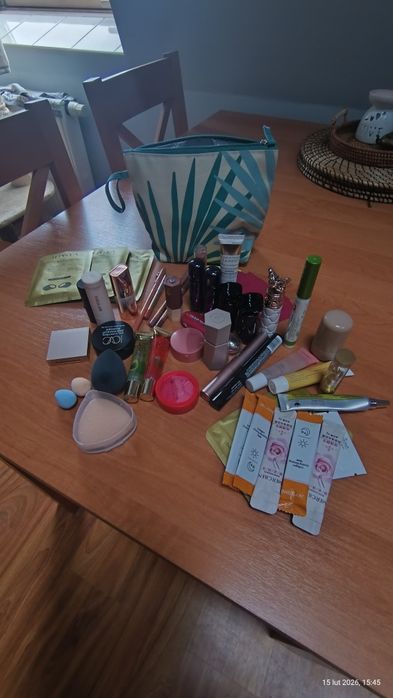 Wyprzedaż kosmetyków – zestaw | kosmetyczka + gratisy