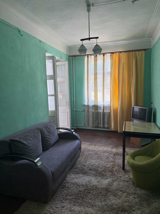 Житло віл власника, кімната в квартирі з меблями