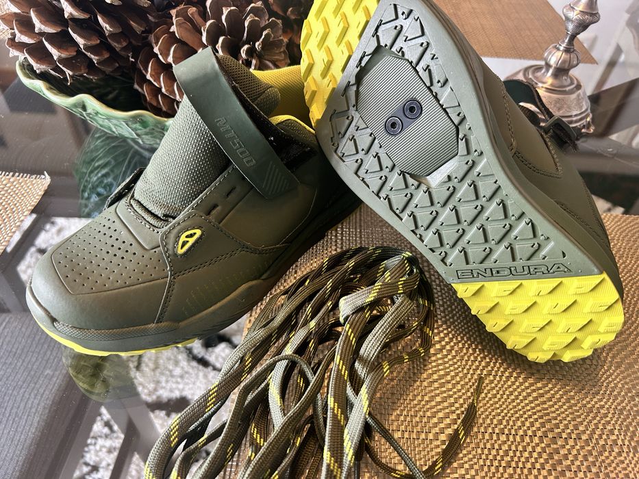 Vendo Sapatos Tennis Endura BTT Clipless SPD Novos 40-6,5