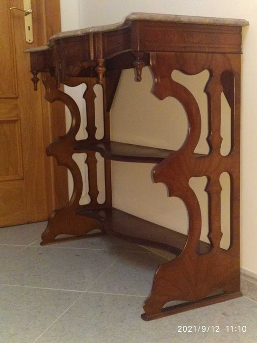 Consola em madeira com tampo de mármore