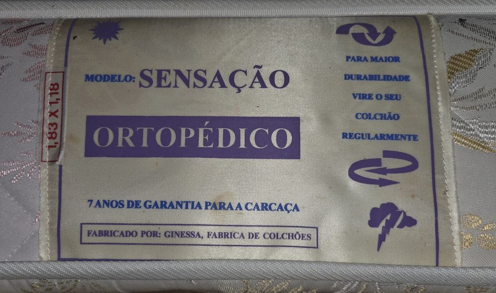 Cama de corpo e meio, colchão ortopédico e cómoda