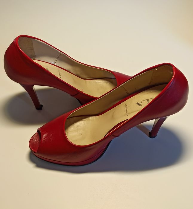 Czerwone skórzane czółenka z odkrytymi palcami rozm. 40 Sala