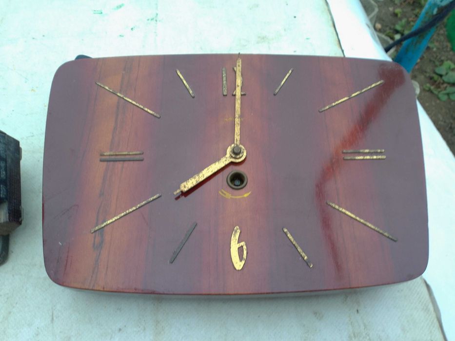 Часы разные и компас