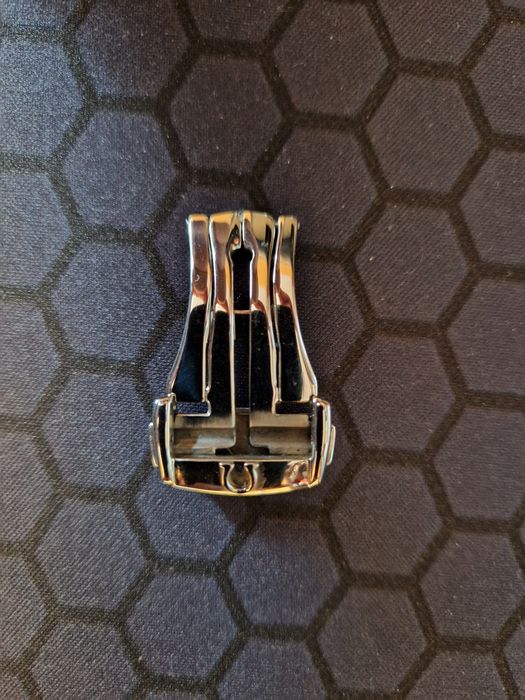 Zapiecie motylkowe 18mm połysk.