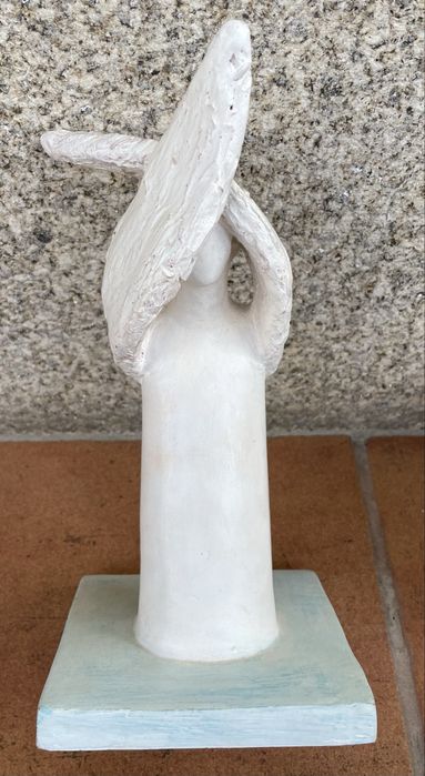 Escultura em gesso de Isabel Meyrelles