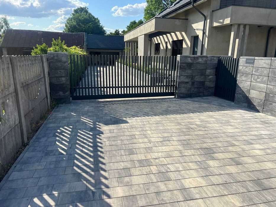 nowoczesne ogrodzenie grzebieniowe aluminiowe pionowe profile