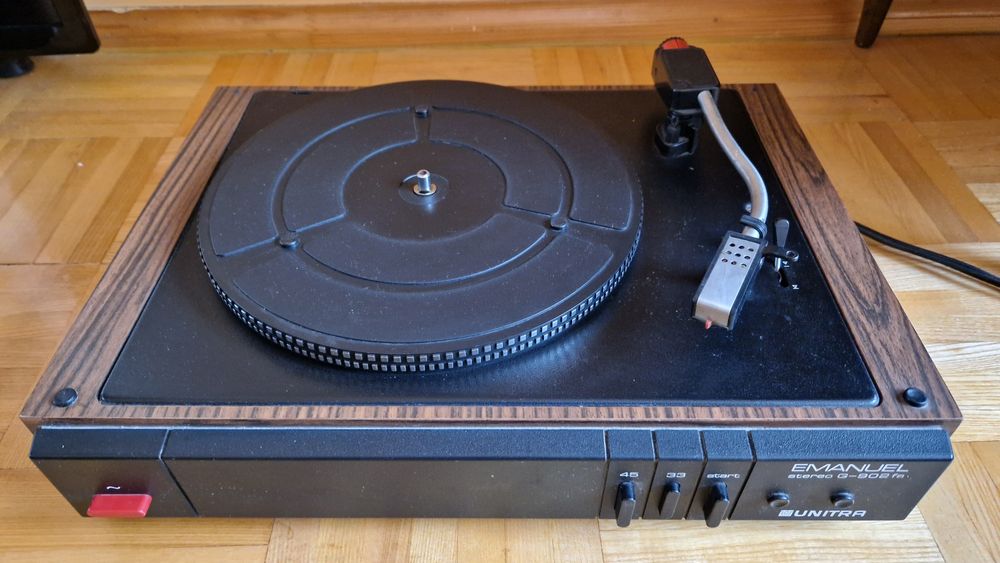 Gramofon Emanuel, radio - wzmacniacz i głośniki Tonsil ZG 10