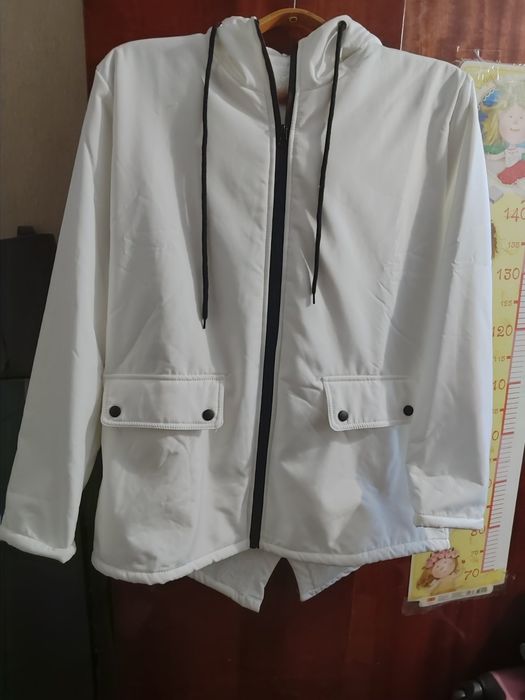 Жіноча куртка демісезонна