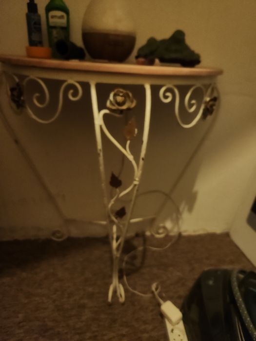 Mesinha antiga de ferro