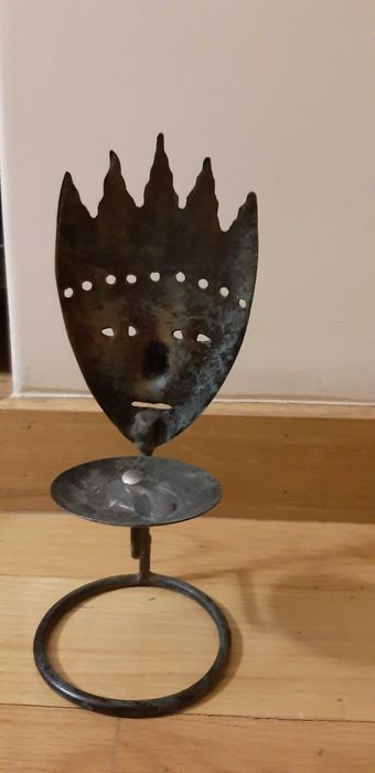 castiçal em ferro feito artesanalmente