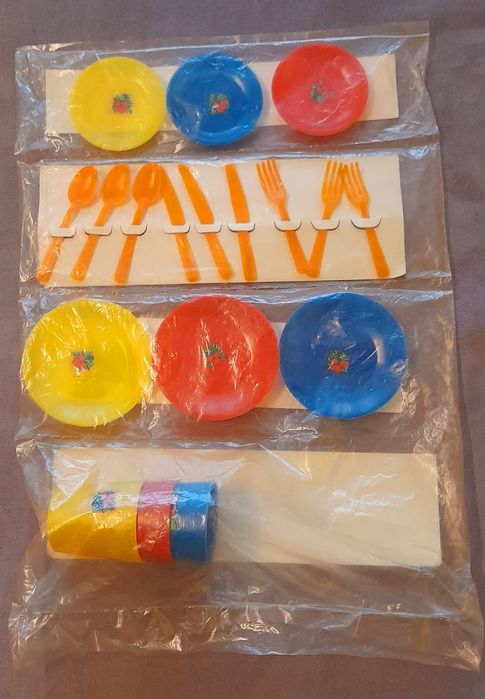 Komplet stołowy zabawka  PRL – 21 elementów