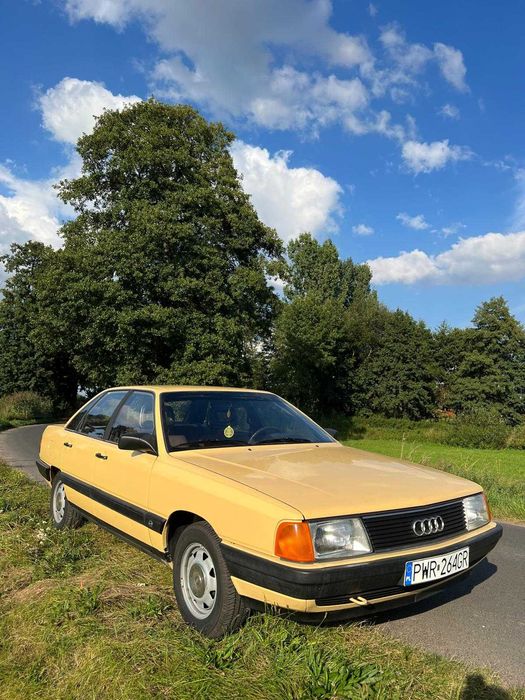Audi 100