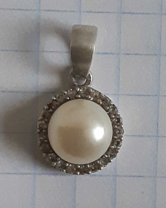 Серебряная подвеска с жемчугом и фианитами