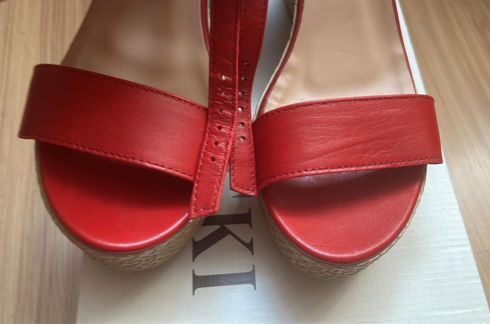 Buty sandały na koturnie