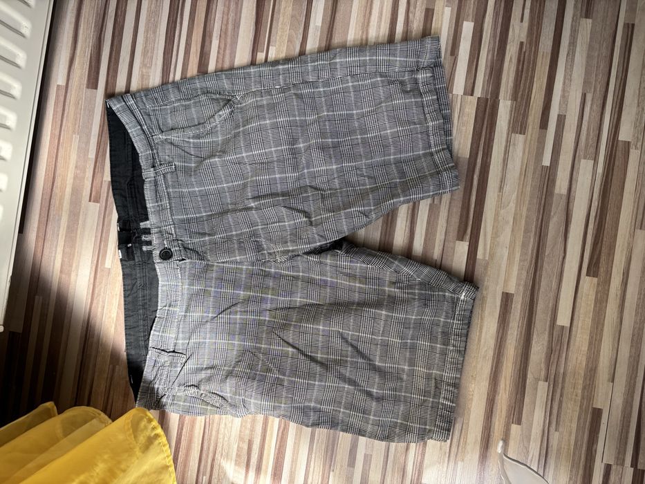 Eleganckie spodenki krótkie z głębokimi kieszeniami