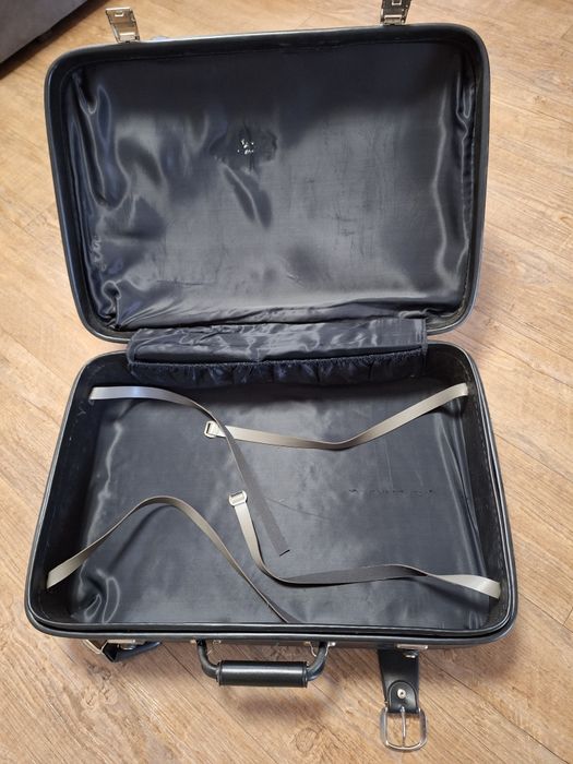 Чемодан великий.