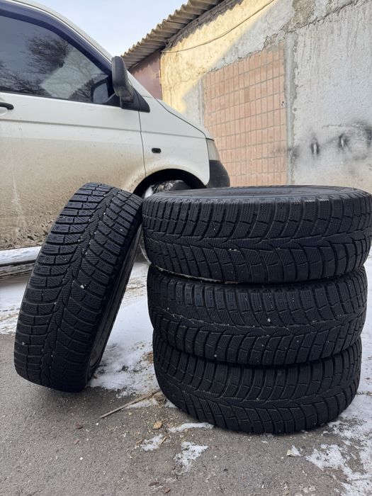 Продам зимнюю резину laufen 215/65/16