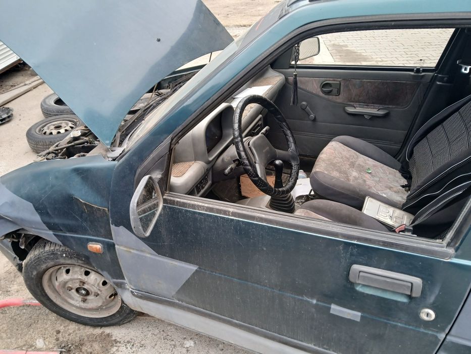 Продам машину на запчасти