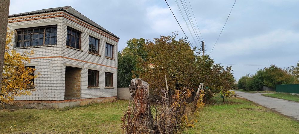 Продам Будинок із білої цегли в с. Погреби  . 20000 дол США