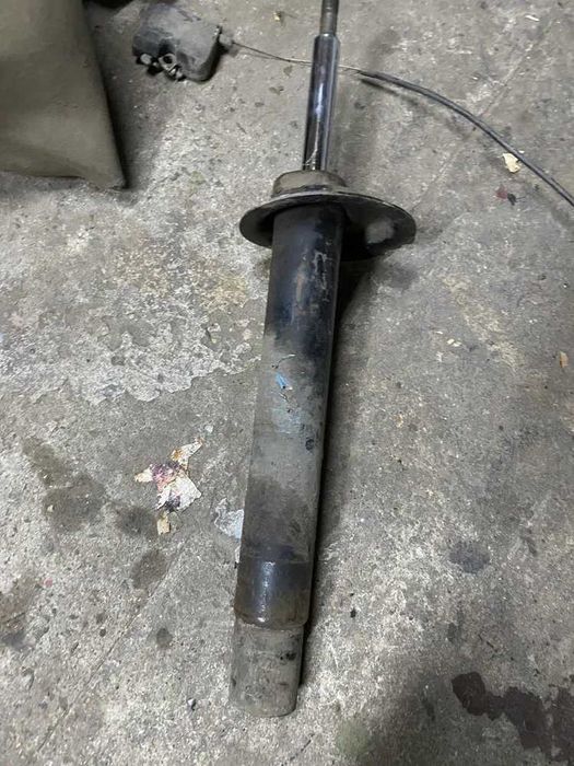 Стойка бмв е46 bmw передня права ліва 2л дизель