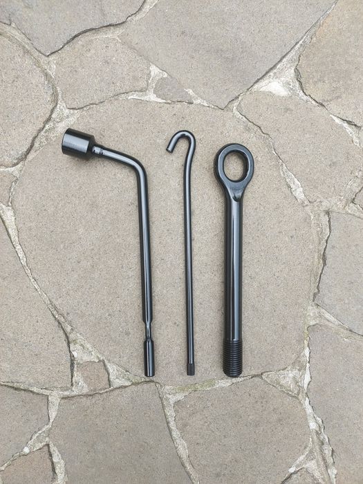 Домкрат та набір інструментів для Hyundai Tucson NX4 / Kia Sportage