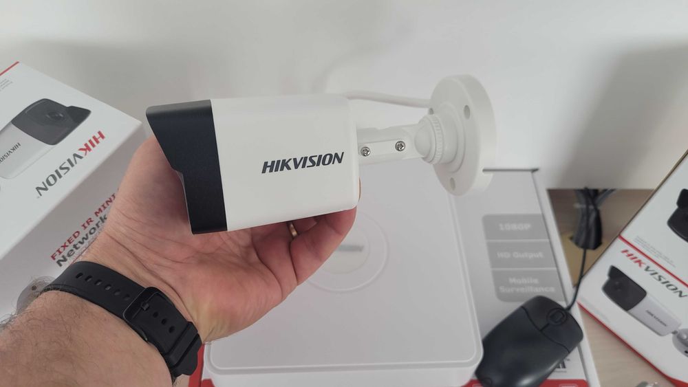 Хит! Комплект IP видеонаблюдения Hikvision на 4 PoE камеры для улицы