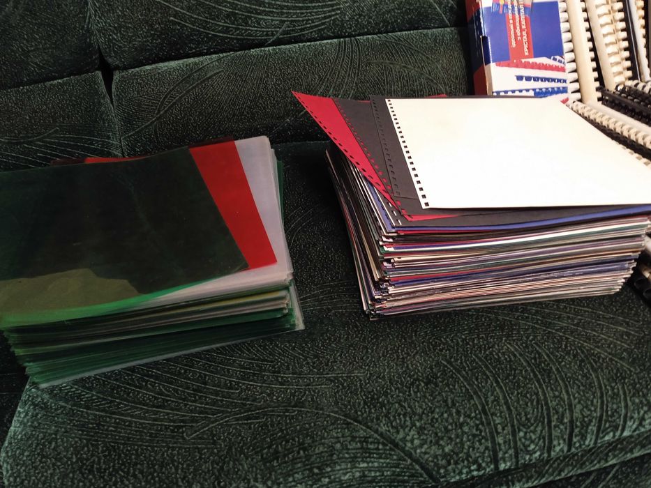 прилад для скріплення документів