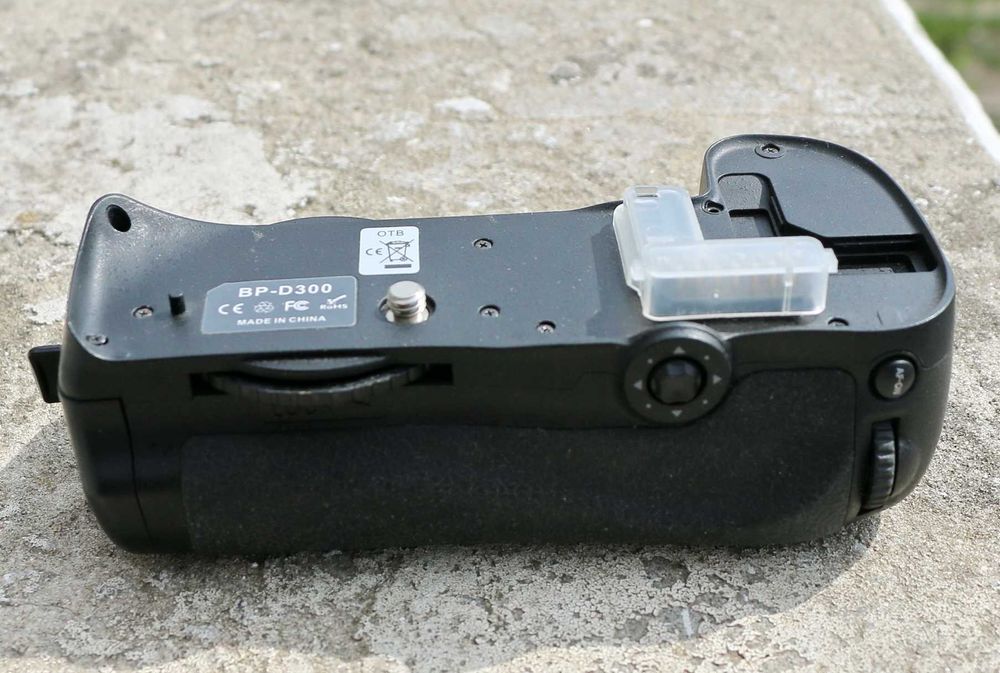 Батарейний блок BP-D300 (Nikon MB-D10)