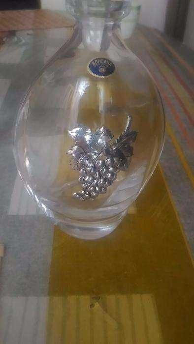 Garrafa de cristal nova com estanho

Cristal da bhoemia