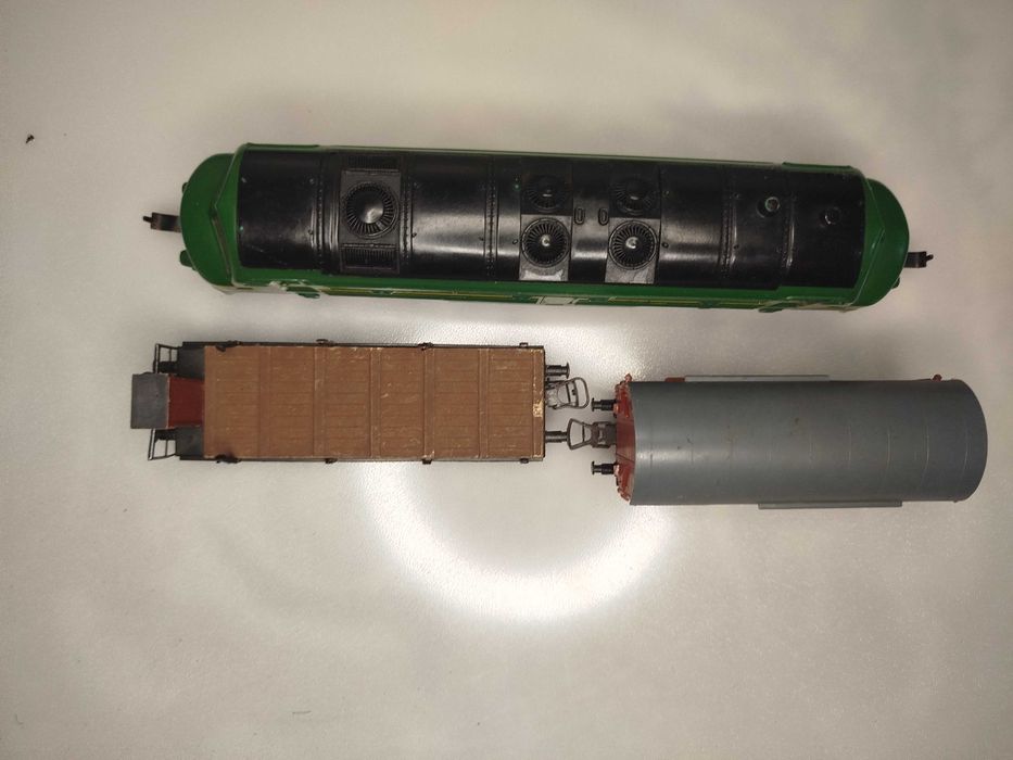 Zabawka PRL lokomotywa Piko tory wagony zwrotnice zasilacz