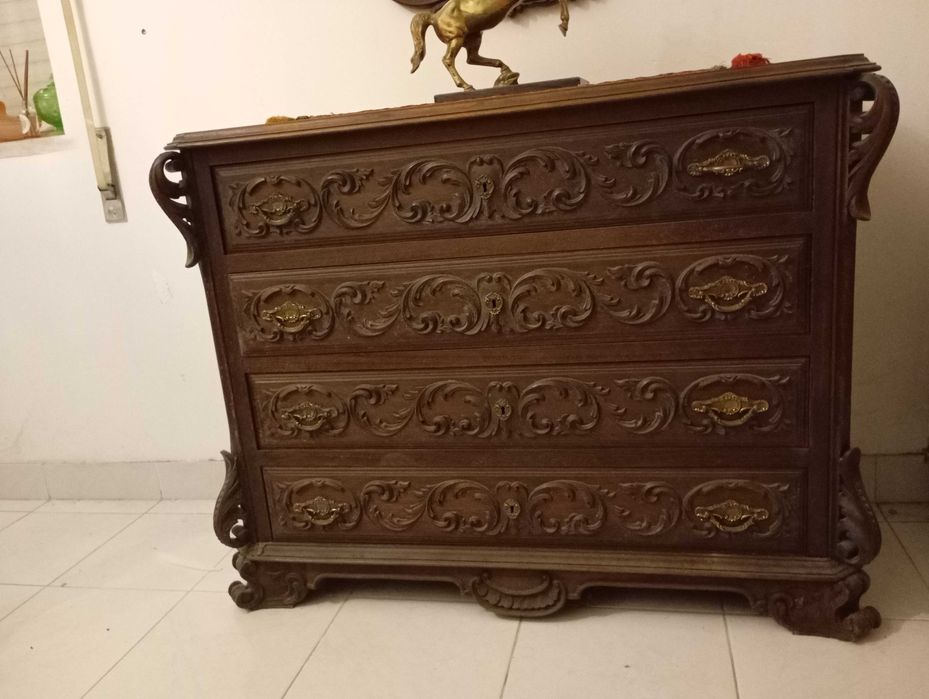 Bonita Mobília de Quarto Estilo Barroco com Colchão Pikolin