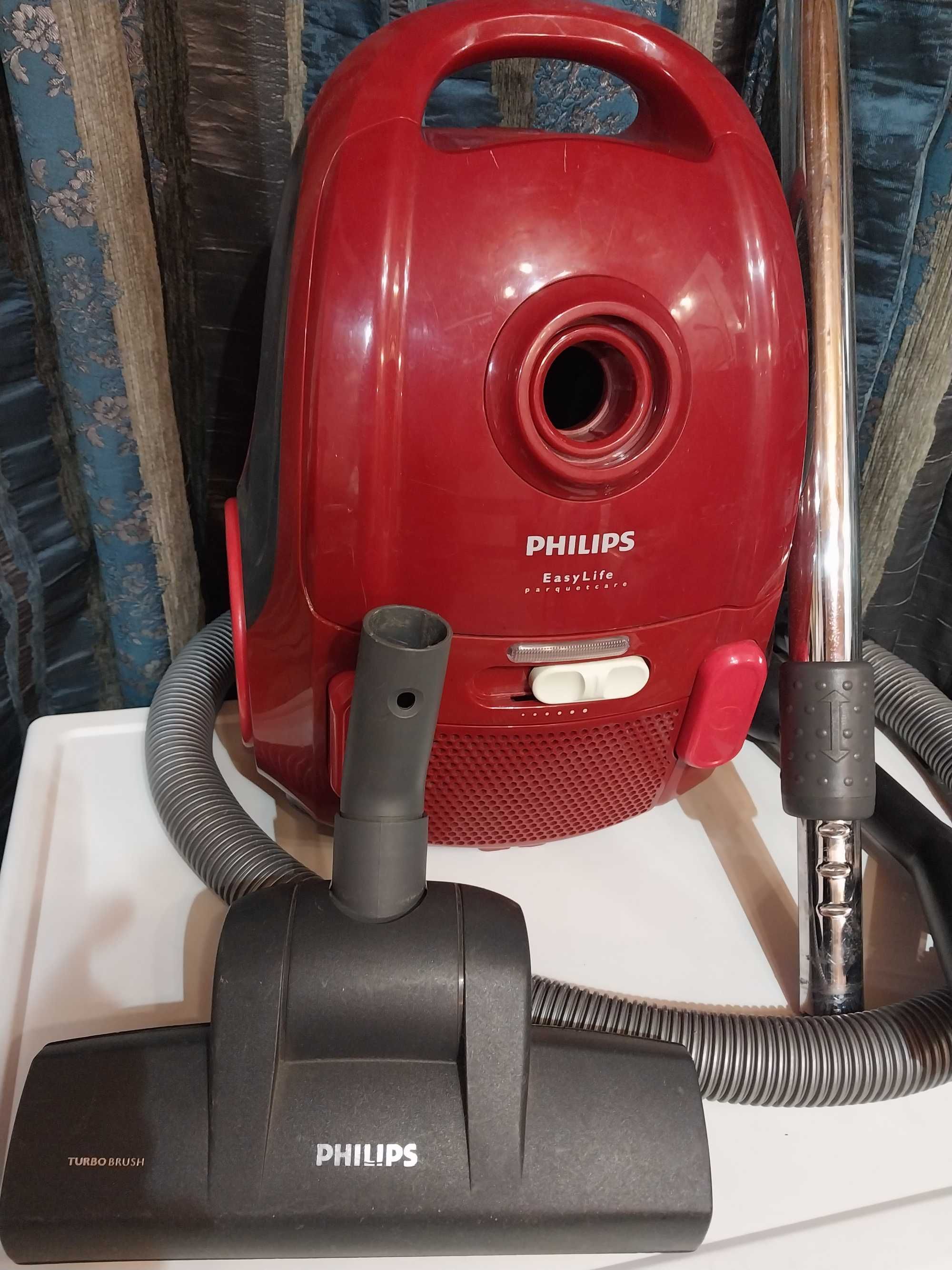 Пылесос PHILIPS 2000W с мешком .: 2 300 грн. - Пилососи Дніпро на Olx