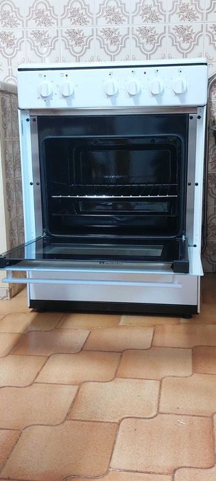 Fogão 60x60cm mesa vitro e forno eléctrico estático