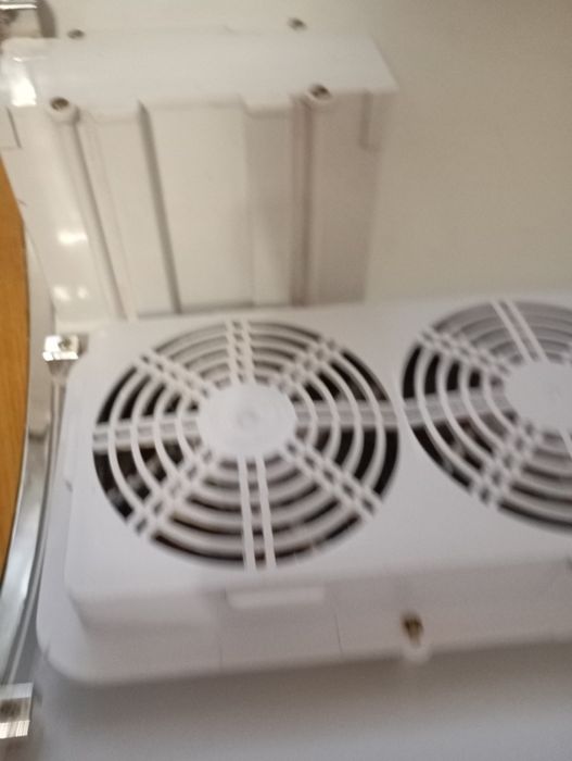 Вытяжка для маникюра на две руки, 858-5.б.у рабочая + подарок лампа

В